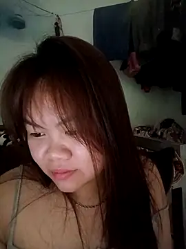 Truxcy1 online show from May 4, 6:39 am