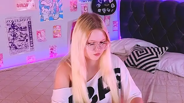 LunariaFox online show from July 28, 5:02 pm