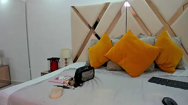 chloe rhoades online show from July 29, 11:27 pm