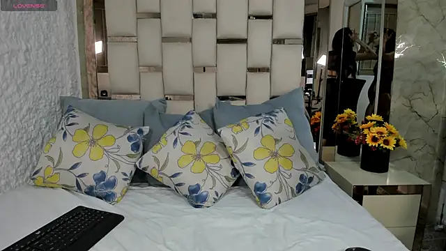 chloe rhoades online show from July 5, 8:03 pm