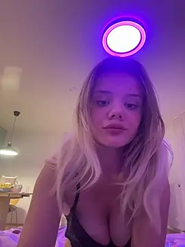 badbunnybabsy online show from July 24, 7:44 pm