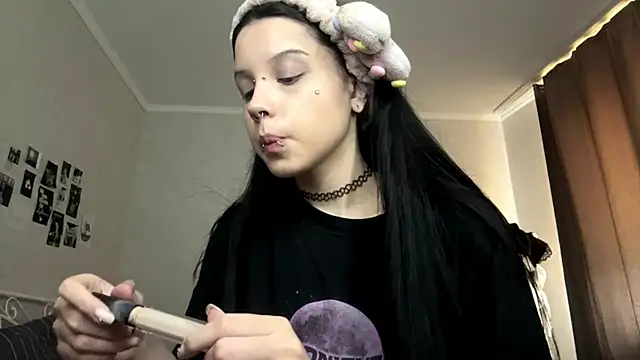 LouisePavlides online show from June 10, 12:37 pm