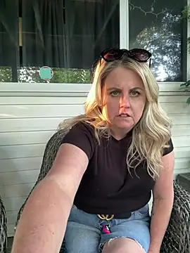 Bruiserboomer2 online show from June 23, 11:36 pm