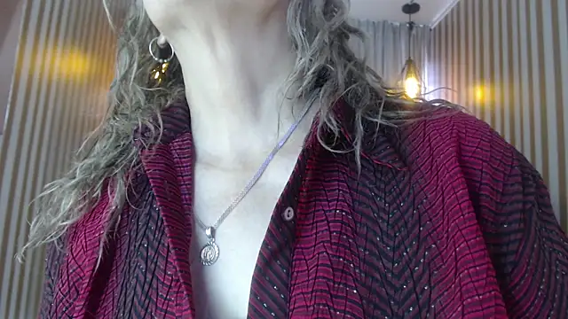 Iris Foster  online show from May 16, 6:51 pm