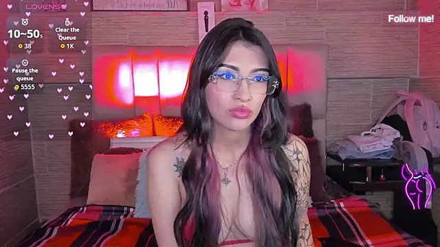 mia smoke  online show from July 30, 10:10 pm
