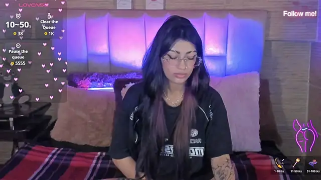 mia smoke  online show from June 29, 10:15 am