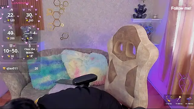 mia smoke  online show from May 23, 3:10 pm