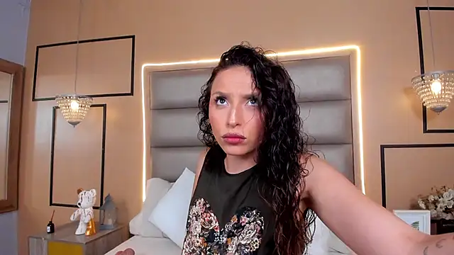 ANAMARIAMD online show from June 18, 8:47 pm