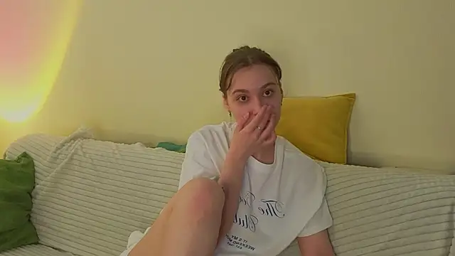 JolieDerringer online show from June 3, 7:31 am