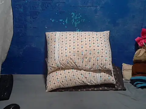 hotchilimom online show from May 9, 7:38 pm