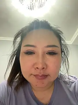 mimi 042 online show from May 5, 3:15 pm