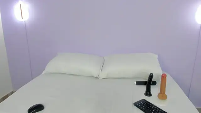 luna blazze  online show from July 18, 1:57 pm