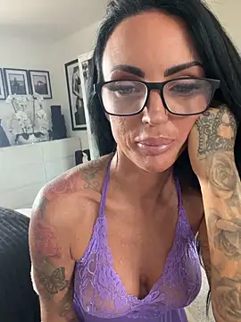 Desirable Demi online show from June 2, 9:54 am