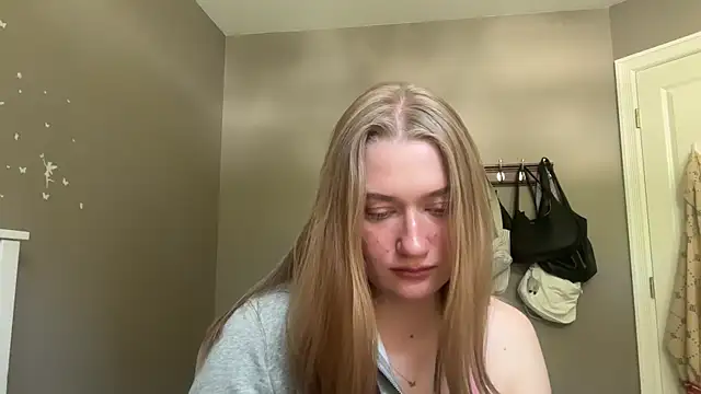 lolaXKitty online show from May 7, 8:01 pm