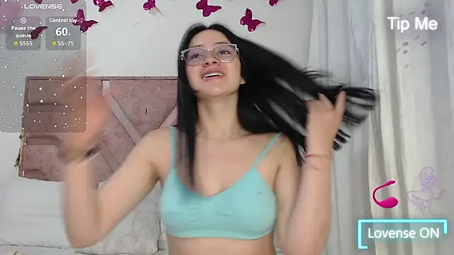 roxy-fox online show from May 10, 2:02 am