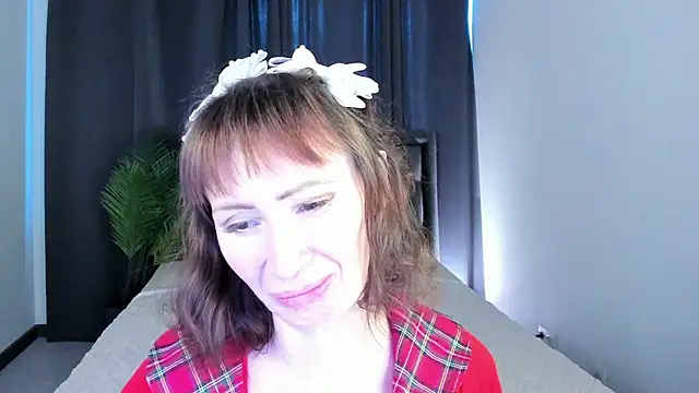 gracekellyyy online show from June 27, 12:33 pm