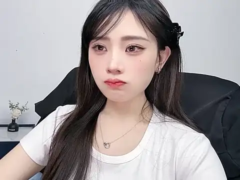  222Mia online show from May 8, 9:34 am