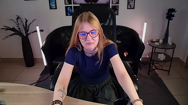 lanafitch online show from June 20, 11:25 am