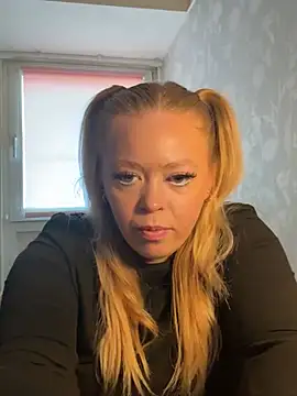Heyitskaylaxo online show from May 12, 9:28 am