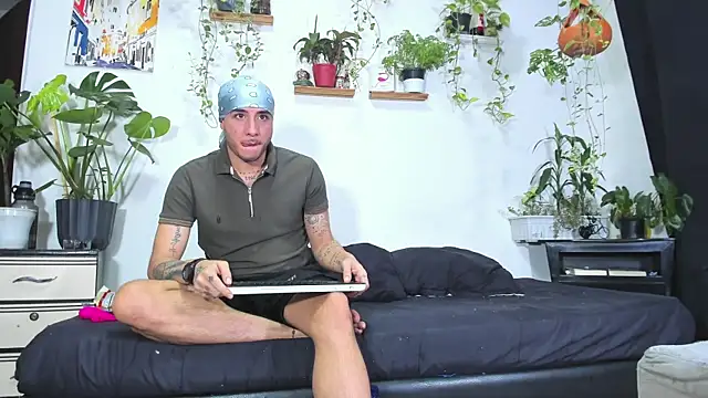 Adam Borsalino online show from July 16, 2:27 am