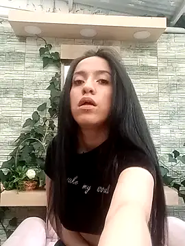 SharonKml online show from June 19, 8:01 pm