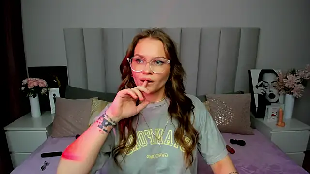 KattyWests online show from June 25, 3:28 am
