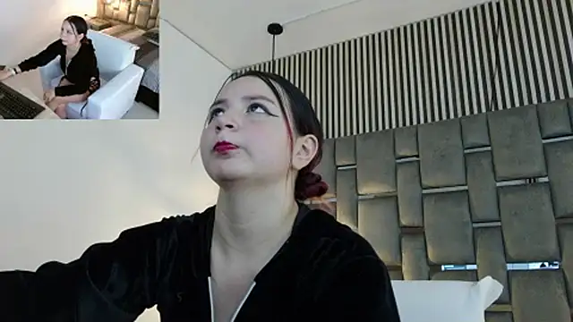 abigailthxx online show from May 14, 11:32 pm