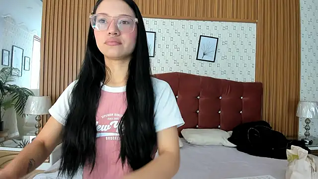 SophiieCalloway1 online show from June 30, 3:22 pm