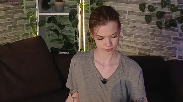 OliviaFoxsis online show from May 16, 6:27 am