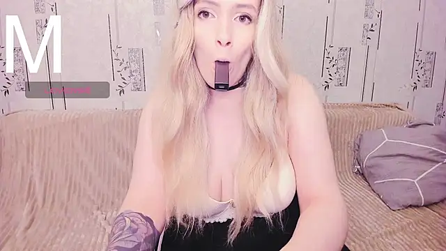 Polly Megan online show from June 20, 8:01 pm
