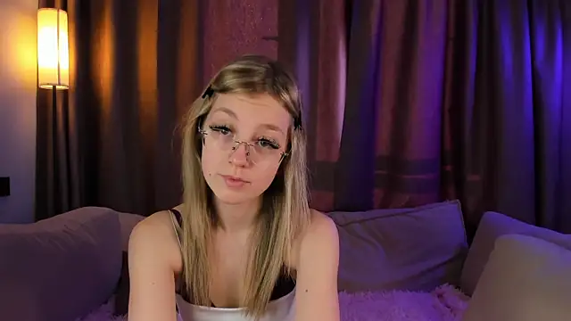 NovaOliphant online show from June 29, 3:46 am