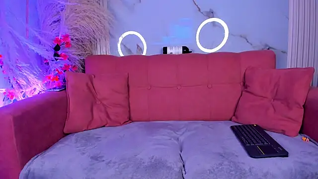 LunaRossie  online show from June 9, 1:38 am