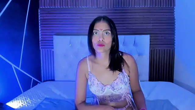 LunaRossie  online show from July 6, 12:43 pm