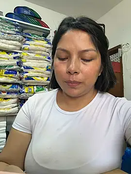 ISABELLA  LUNA online show from July 8, 1:35 pm