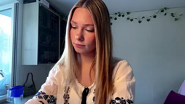 JulietFekete online show from May 24, 10:14 am