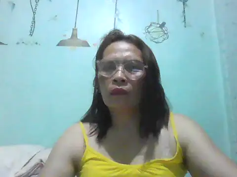 momshe2026 online show from June 9, 1:32 pm