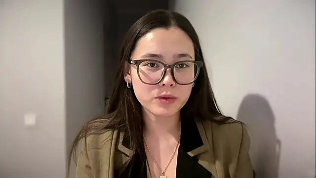 AmeliaAurelia online show from May 21, 3:32 pm