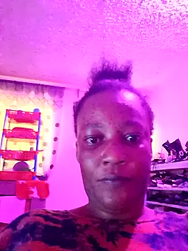 QueenLave online show from May 27, 10:45 am