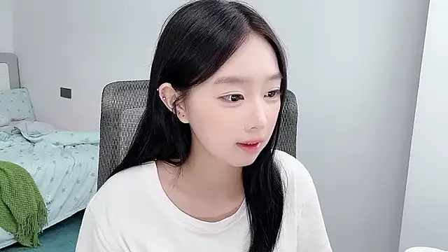 Yoyo33355 online show from July 1, 12:15 pm