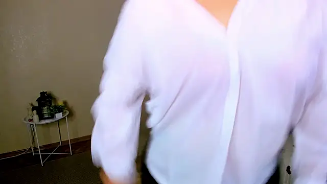 OliviaTwens online show from July 3, 4:07 am