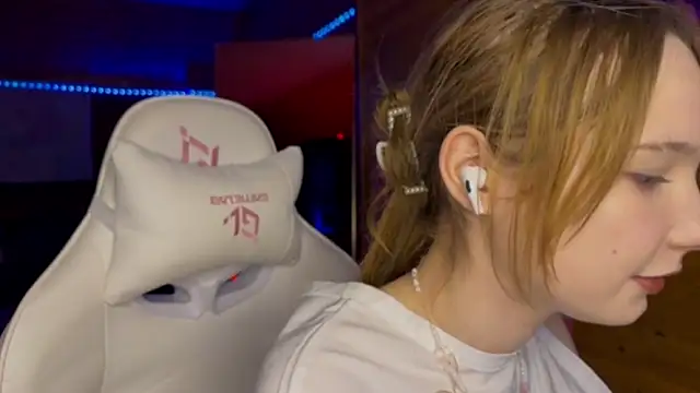 OpheliaVoss online show from June 17, 10:33 pm