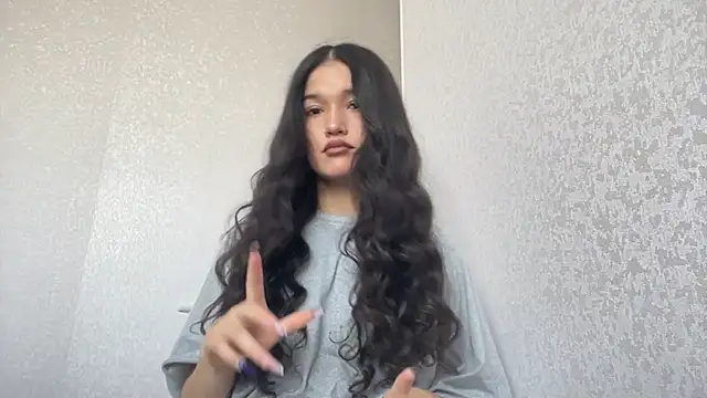 LisetteParajon online show from June 12, 5:15 am