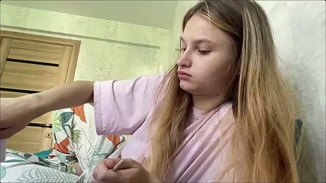 HeIen cute online show from July 9, 7:33 am