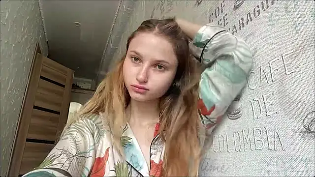 HeIen cute online show from June 21, 6:06 am