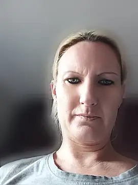 Isabelle Cora online show from June 23, 1:31 pm