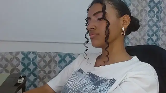 Isabellacarson online show from June 25, 6:31 pm