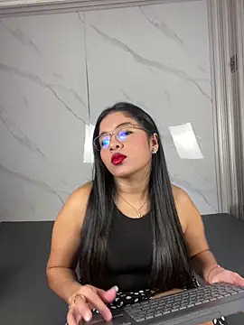 ValentinaLuciana online show from June 8, 1:23 pm