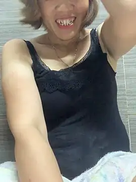 Emlyla online show from June 1, 9:33 am