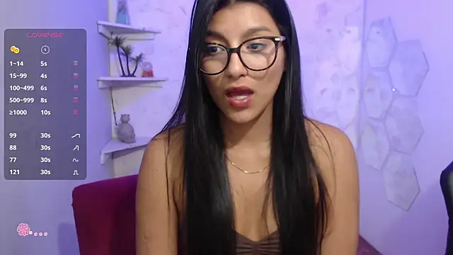 Hailey Adams online show from June 22, 1:30 pm