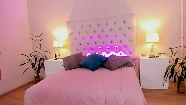 Tiffanny Gomez online show from June 24, 9:03 pm